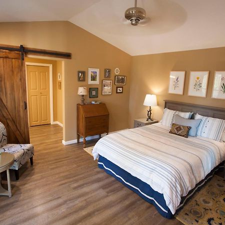 Red Tail Ranch Bed & Breakfast Гроувланд Стая снимка