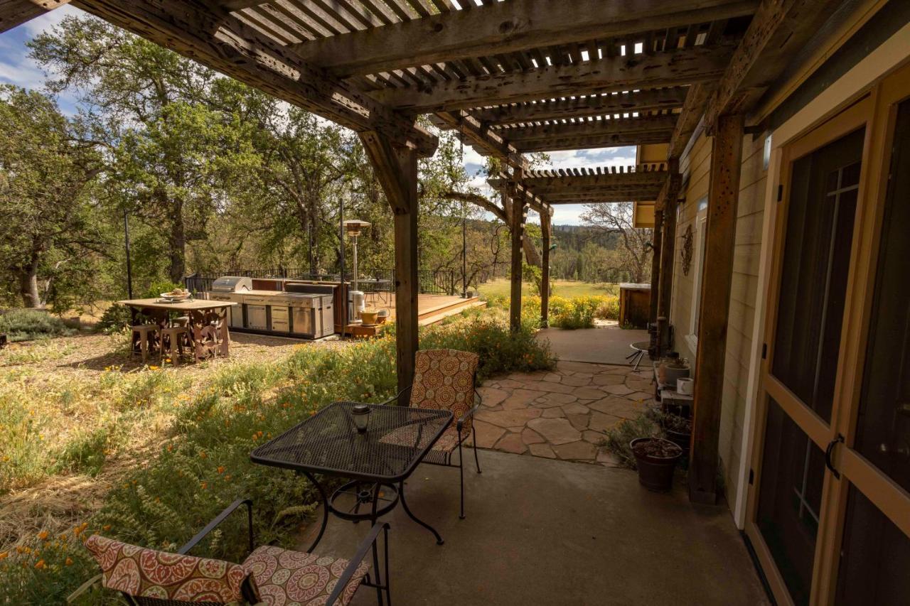 Red Tail Ranch Bed & Breakfast Гроувланд Екстериор снимка
