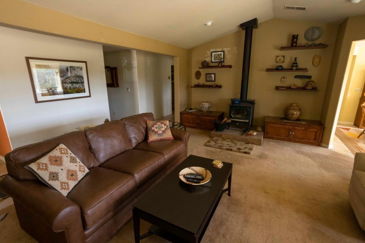 Red Tail Ranch Bed & Breakfast Гроувланд Екстериор снимка