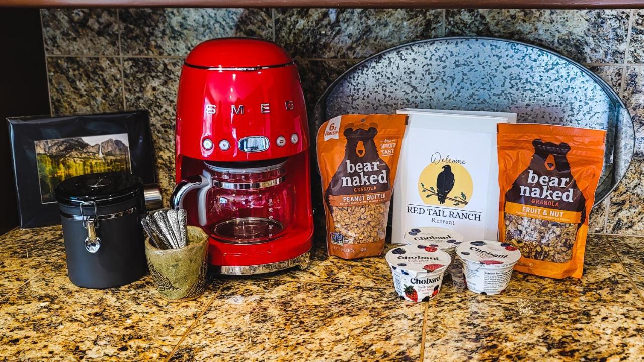 Red Tail Ranch Bed & Breakfast Гроувланд Екстериор снимка