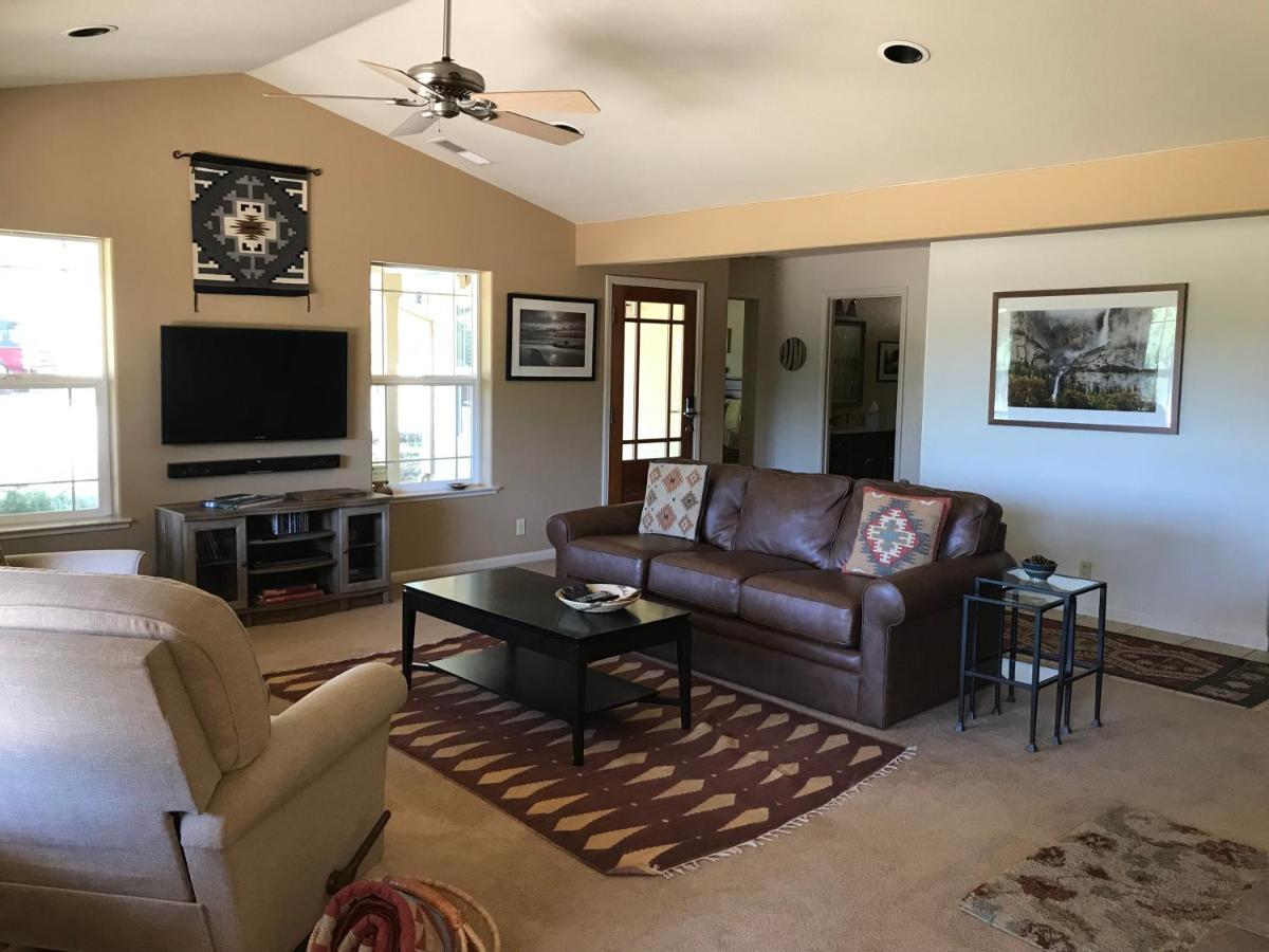 Red Tail Ranch Bed & Breakfast Гроувланд Екстериор снимка
