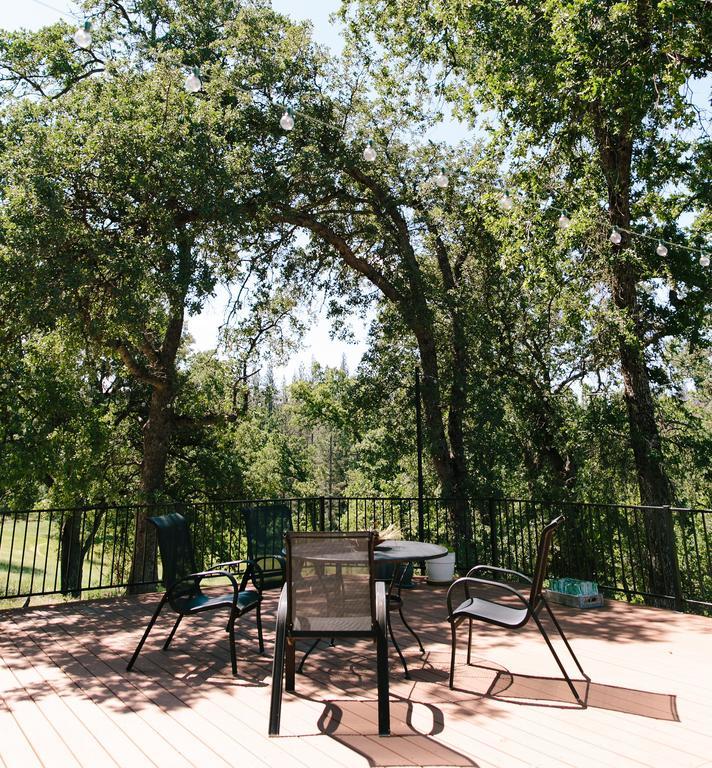 Red Tail Ranch Bed & Breakfast Гроувланд Екстериор снимка