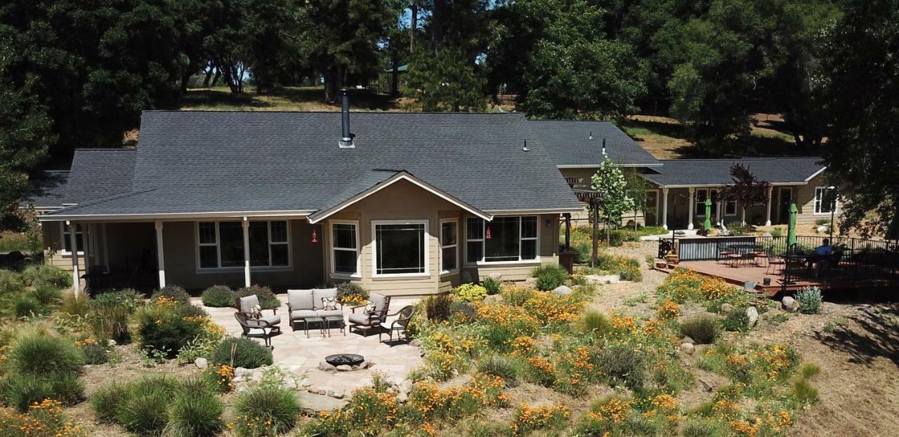 Red Tail Ranch Bed & Breakfast Гроувланд Екстериор снимка